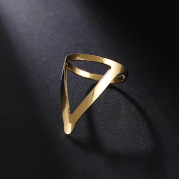 Z nehrdzavejúcej Ocele Geometrické Duté Krúžky Minimalizmus Zlatá Farba Rovnoramenný Trojuholník Prst Príslušenstvo Šperky, Darček pre Mužov, Ženy